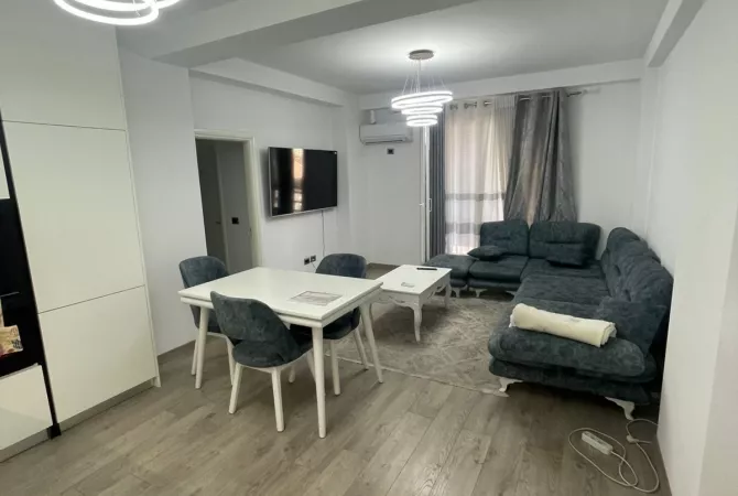 Shtepi me qera 2+1 ne Tirane - 60,000 Leke