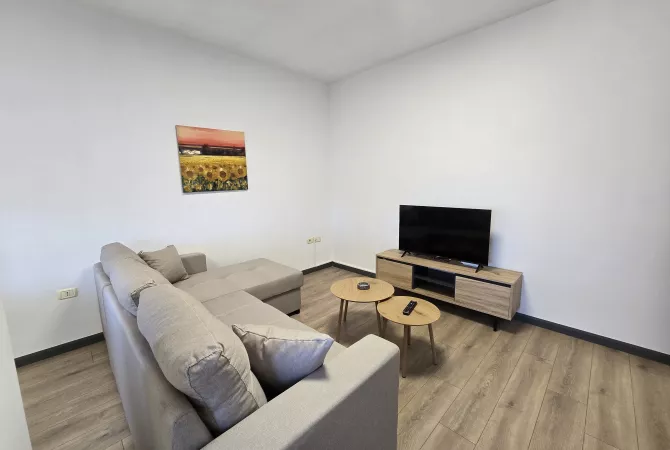 Shtepi me qera 2+1 ne Tirane - 65,000 Leke