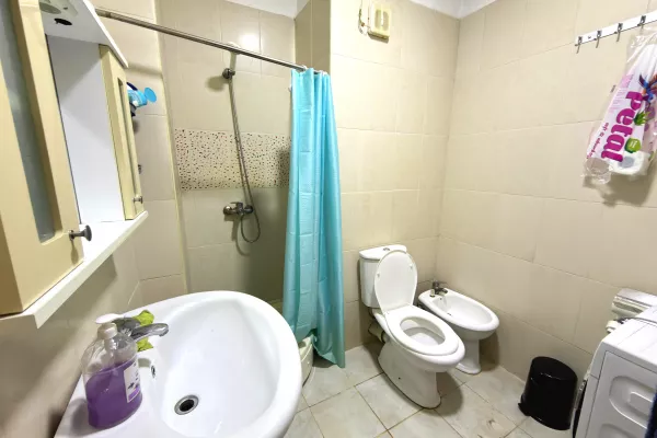 Shtepi ne shitje Apartament ne Tirane, 2+1, Mobilimi E mobiluar, Pagesa 150,000  Euro.