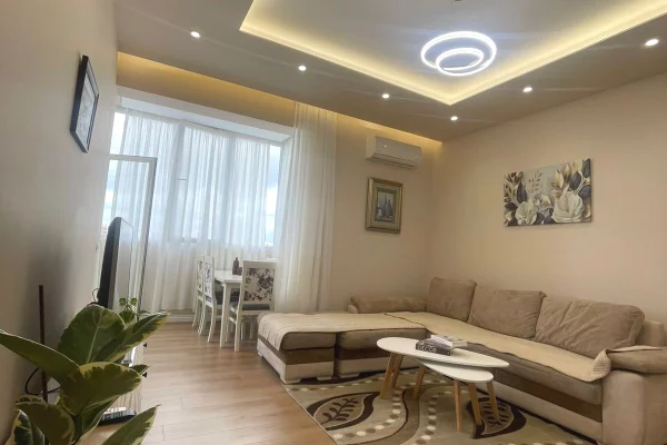 Shtepi me qera 1+1 ne Tirane - 70,000 Leke