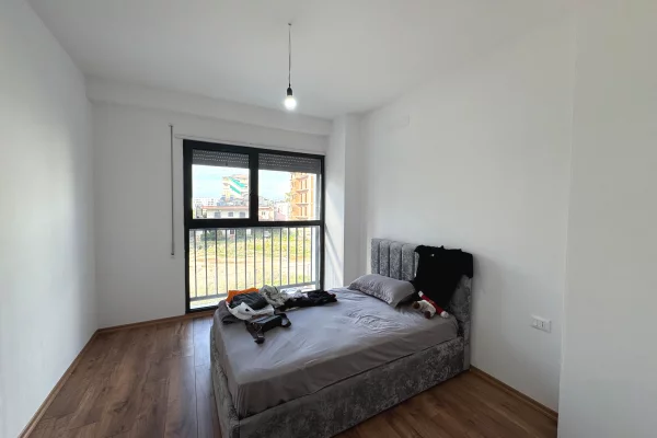 Shtepi ne shitje Apartament ne Tirane, 2+1, Mobilimi E mobiluar, Pagesa 200,000  Euro.