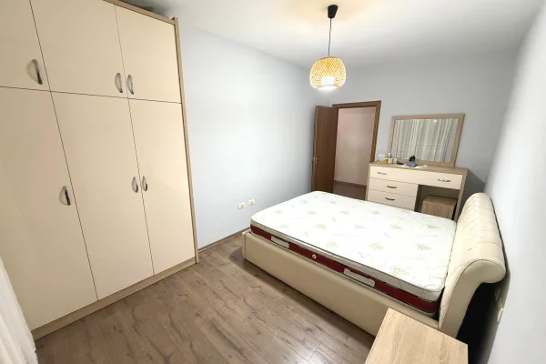 Shtepi me qera Apartament ne Tirane, 2+1, Mobilimi E mobiluar, Pagesa 450  Euro.