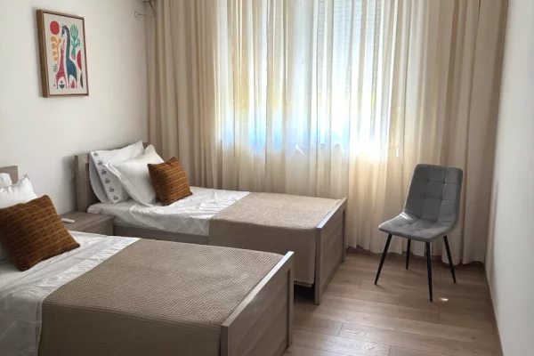 Shtepi me qera Apartament ne Tirane, 2+1, Mobilimi E mobiluar, Pagesa 950  Euro.