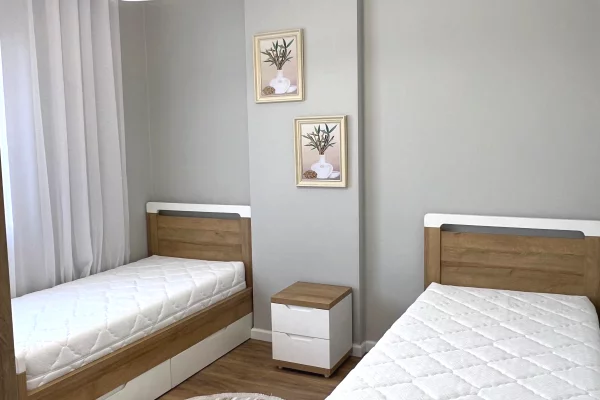 Shtepi ne shitje Apartament ne Tirane, 2+1, Mobilimi E mobiluar, Pagesa 143,000  Euro.