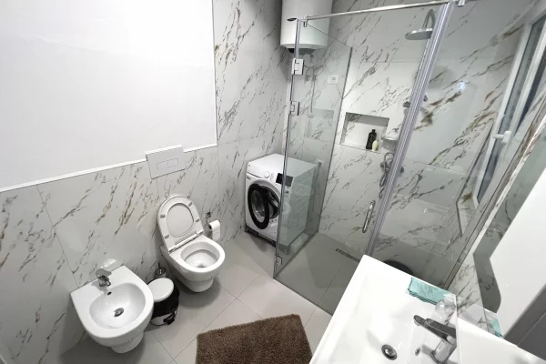 Shtepi me qera Apartament ne Tirane, 2+1, Mobilimi E mobiluar, Pagesa 650  Euro.
