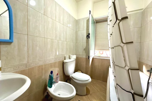 Shtepi me qera Apartament ne Tirane, 2+1, Mobilimi E mobiluar, Pagesa 600  Euro.