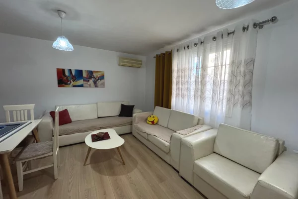 Shtepi me qera 2+1 ne Tirane - 45,000 Leke