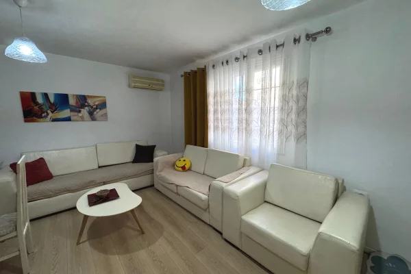 Shtepi me qera 2+1 ne Tirane - 45,000 Leke