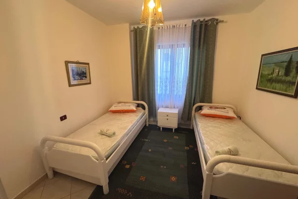 Shtepi me qera Apartament ne Tirane, 2+1, Mobilimi E mobiluar, Pagesa 50,000  Leke.