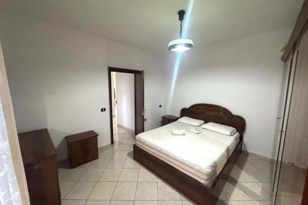 Shtepi me qera Apartament ne Tirane, 2+1, Mobilimi E mobiluar, Pagesa 50,000  Leke.