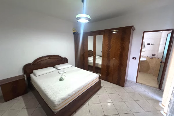 Shtepi me qera Apartament ne Tirane, 2+1, Mobilimi E mobiluar, Pagesa 50,000  Leke.
