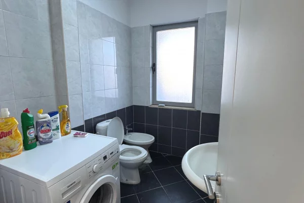 Shtepi me qera Apartament ne Tirane, 1+1, Mobilimi E mobiluar, Pagesa 450  Euro.