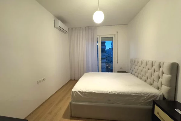 Shtepi me qera Apartament ne Tirane, 2+1, Mobilimi E mobiluar, Pagesa 75,000  Leke.