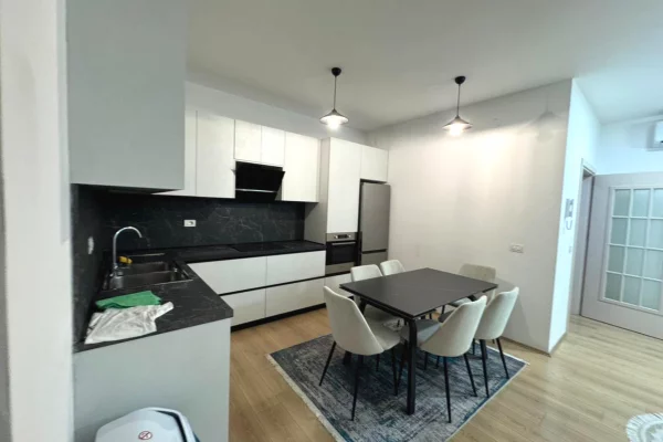 Shtepi me qera 2+1 ne Tirane - 75,000 Leke