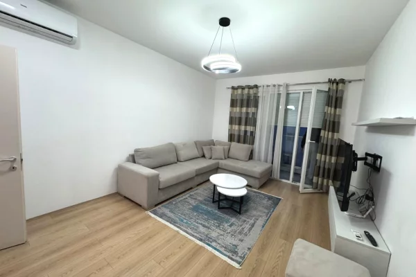 Shtepi me qera 2+1 ne Tirane - 75,000 Leke