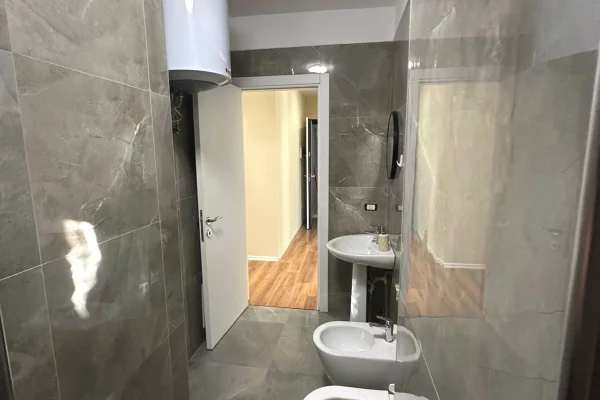 Shtepi me qera Apartament ne Tirane, 2+1, Mobilimi E mobiluar, Pagesa 500  Euro.