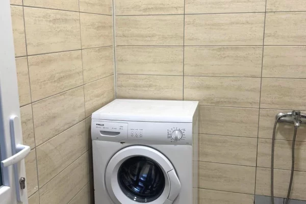 Shtepi me qera Apartament ne Tirane, 1+1, Mobilimi E mobiluar, Pagesa 40,000  Leke.