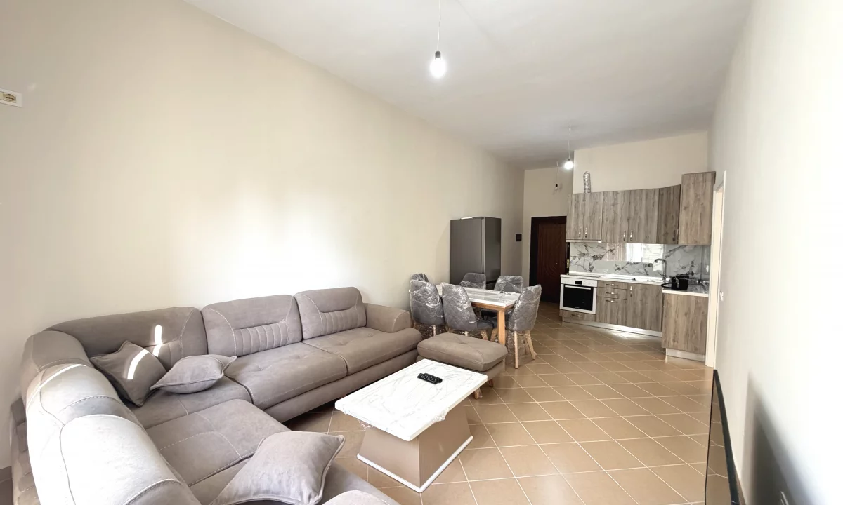 Shtepi me qera Apartament ne Tirane, 3+1, Mobilimi E mobiluar, Pagesa 45,000  Leke.