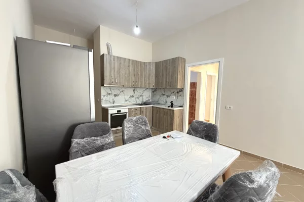 Shtepi me qera Apartament ne Tirane, 3+1, Mobilimi E mobiluar, Pagesa 45,000  Leke.