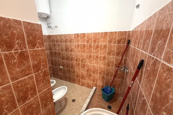 Shtepi me qera Apartament ne Tirane, 3+1, Mobilimi E mobiluar, Pagesa 45,000  Leke.