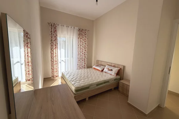 Shtepi me qera Apartament ne Tirane, 3+1, Mobilimi E mobiluar, Pagesa 45,000  Leke.