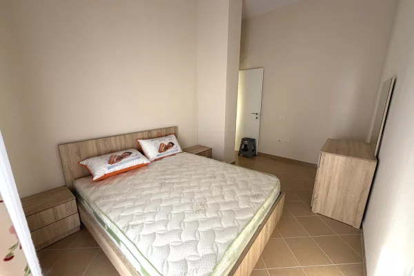 Shtepi me qera Apartament ne Tirane, 3+1, Mobilimi E mobiluar, Pagesa 45,000  Leke.