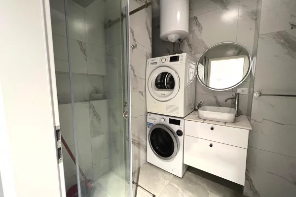 Shtepi ne shitje Apartament ne Tirane, 2+1, Mobilimi E mobiluar, Pagesa 145,000  Euro.