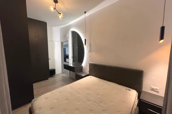 Shtepi ne shitje Apartament ne Tirane, 2+1, Mobilimi E mobiluar, Pagesa 145,000  Euro.