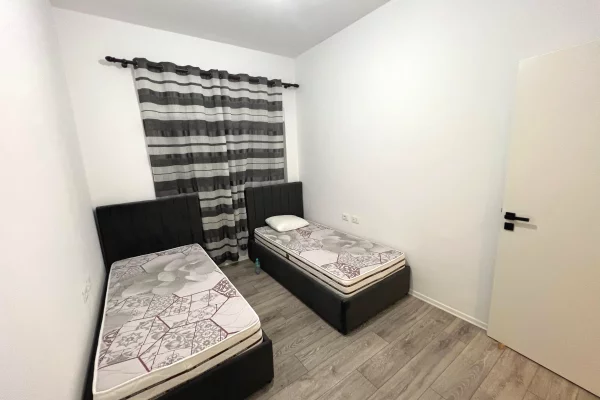 Shtepi ne shitje Apartament ne Tirane, 2+1, Mobilimi E mobiluar, Pagesa 145,000  Euro.
