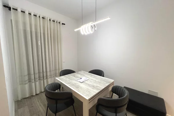 Shtepi ne shitje Apartament ne Tirane, 2+1, Mobilimi E mobiluar, Pagesa 145,000  Euro.