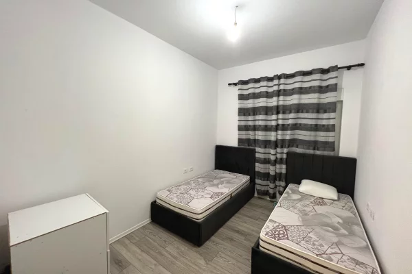 Shtepi ne shitje Apartament ne Tirane, 2+1, Mobilimi E mobiluar, Pagesa 145,000  Euro.