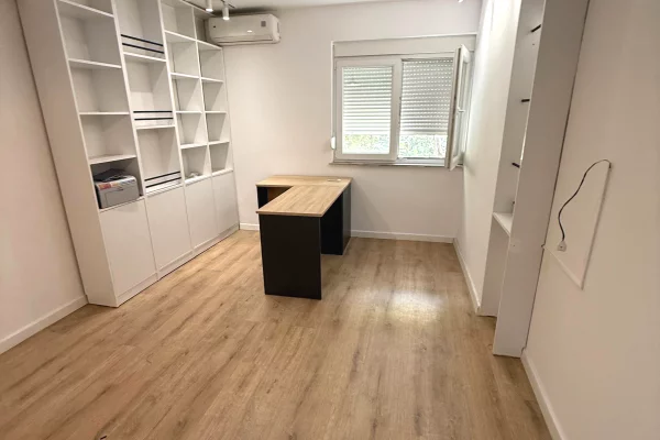 Shtepi me qera Apartament ne Tirane, 1+1, Mobilimi Bosh, pa mobiluar, Pagesa 330  Euro.
