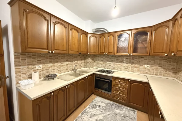 Shtepi me qera Apartament ne Tirane, 2+1, Mobilimi E mobiluar, Pagesa 55,000  Leke.