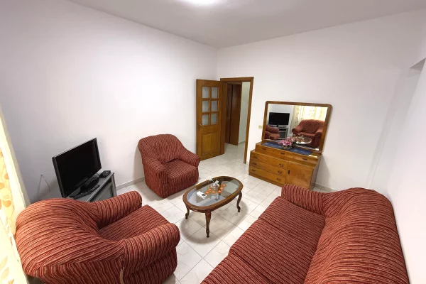 Shtepi me qera 1+1 ne Tirane - 45,000 Leke