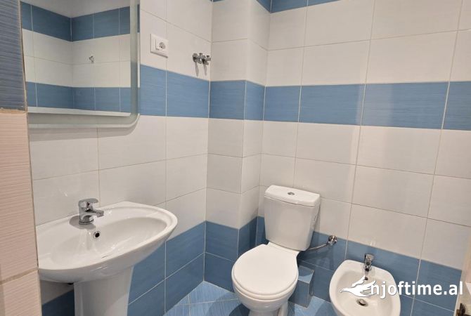 Shtepi ne shitje Apartament ne Tirane, 2+1, Mobilimi Bosh, pa mobiluar, Pagesa 108,000  Euro.