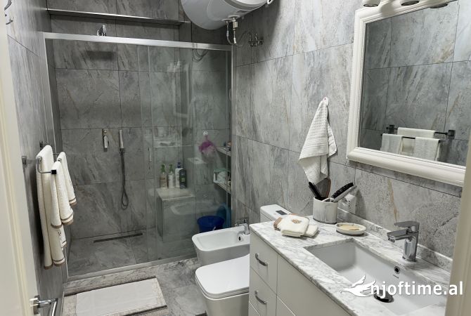 Shtepi ne shitje Apartament ne Tirane, 2+1, Mobilimi E mobiluar, Pagesa 285,000  Euro.