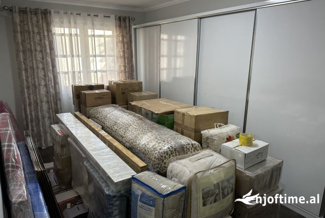 Shtepi ne shitje Apartament ne Tirane, 2+1, Mobilimi E mobiluar, Pagesa 285,000  Euro.
