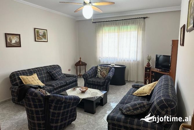 Shtepi ne shitje Apartament ne Tirane, 2+1, Mobilimi E mobiluar, Pagesa 216,000  Euro.