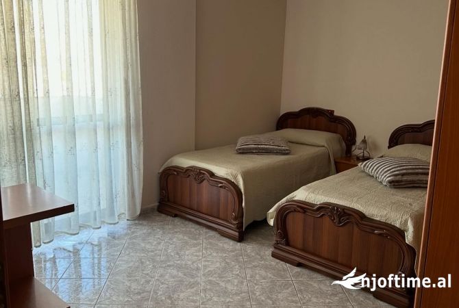 Shtepi ne shitje Apartament ne Tirane, 2+1, Mobilimi E mobiluar, Pagesa 216,000  Euro.