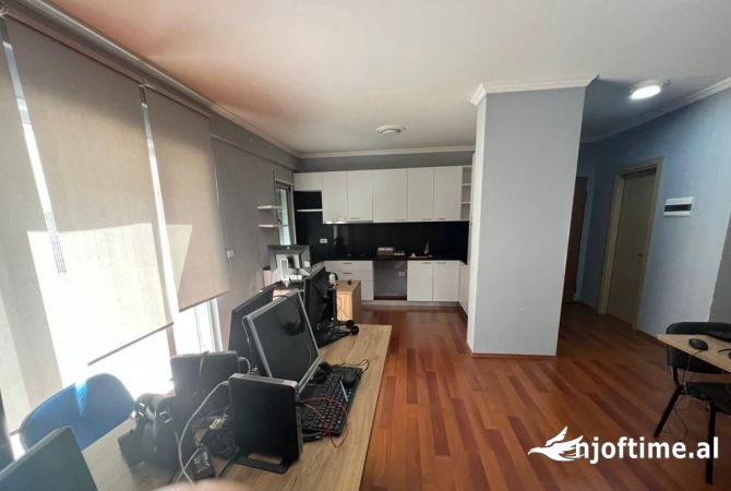 Shtepi me qera 3+1 ne Tirane - 1,200 Euro