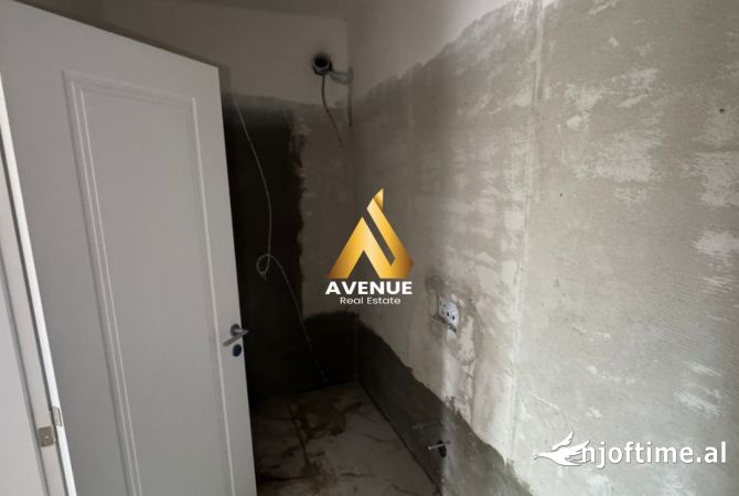 Shtepi ne shitje Apartament ne Tirane, 2+1, Mobilimi Bosh, pa mobiluar, Pagesa 178,000  Euro.