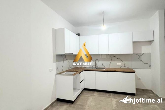 Shtepi ne shitje Apartament ne Tirane, 2+1, Mobilimi Bosh, pa mobiluar, Pagesa 129,000  Euro.