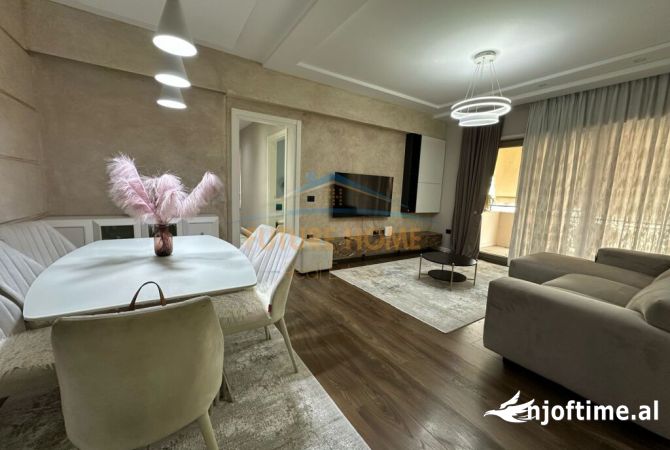 Shtepi me qera 3+1 ne Tirane - 1,900 Euro