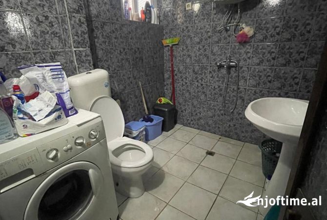 Shtepi me qera Apartament ne Tirane, 2+1, Mobilimi E mobiluar, Pagesa 40,000  Leke.