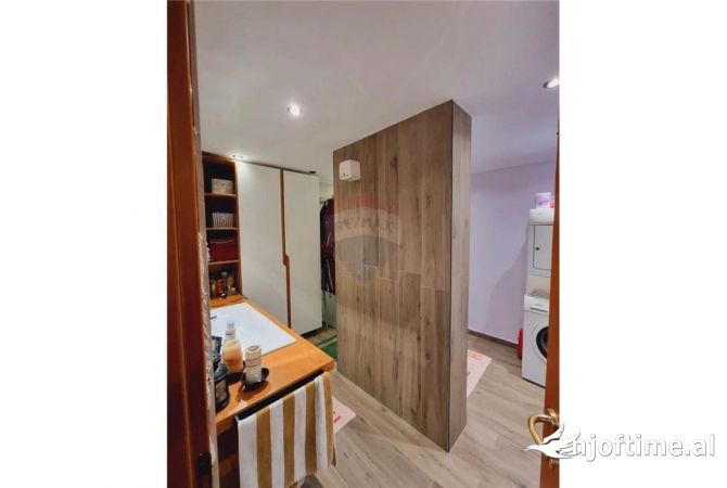 Shtepi me qera Apartament ne Tirane, 3+1, Mobilimi E mobiluar, Pagesa 1,100  Euro.