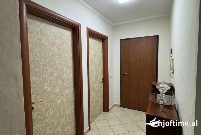 Shtepi me qera Apartament ne Tirane, 2+1, Mobilimi E mobiluar, Pagesa 65,000  Leke.