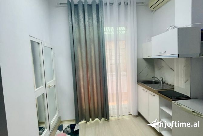 Shtepi me qera Apartament ne Tirane, Garsoniere, Mobilimi E mobiluar, Pagesa 550  Euro.
