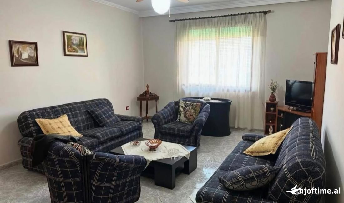 Shtepi ne shitje Apartament ne Tirane, 3+1, Mobilimi E mobiluar, Pagesa 216,600  Euro.