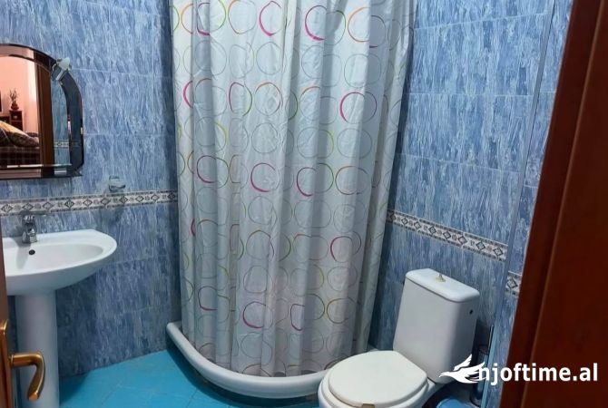 Shtepi ne shitje Apartament ne Tirane, 3+1, Mobilimi E mobiluar, Pagesa 216,600  Euro.