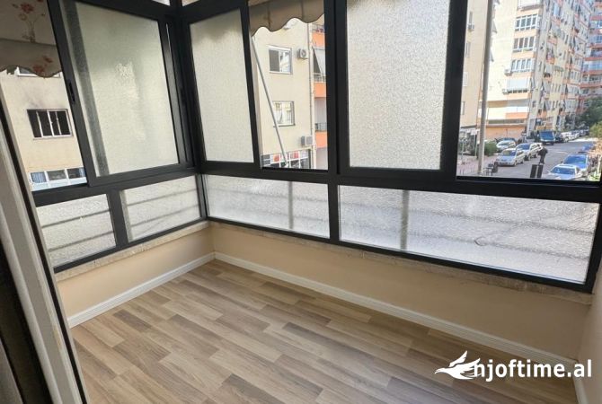 Shtepi ne shitje Apartament ne Tirane, 2+1, Mobilimi Bosh, pa mobiluar, Pagesa 125,000  Euro.